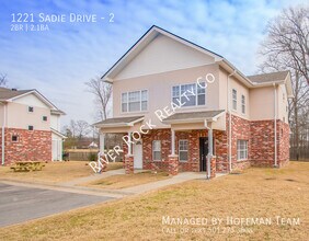 Building Photo - 1221 Sadie Dr