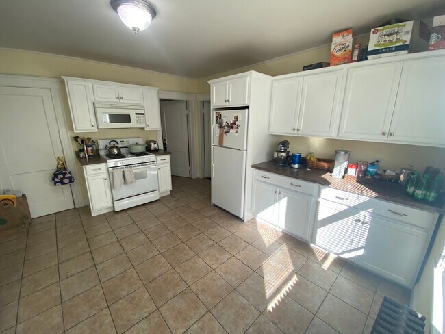 Building Photo - 15 Bolton St