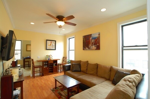 Foto del edificio - 331 Grand St