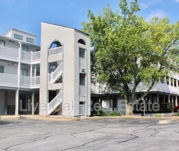 Building Photo - 3200 Lynnhaven Dr