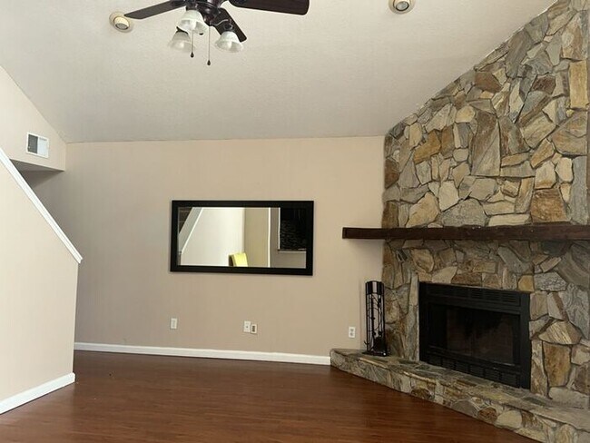 Foto del edificio - THE TRIAD TOWNHOMES IN CARROLLWOOD