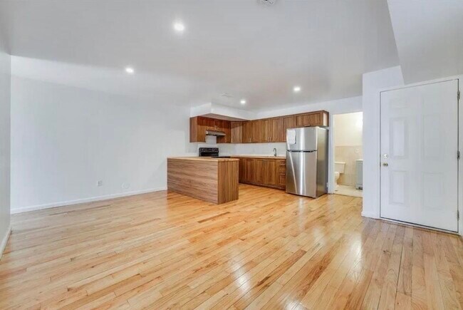 Foto del edificio - 283 Winfield Ave