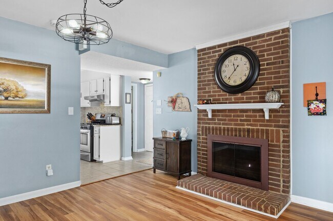 Building Photo - 3 bedroom house in Durham with fenced yard!