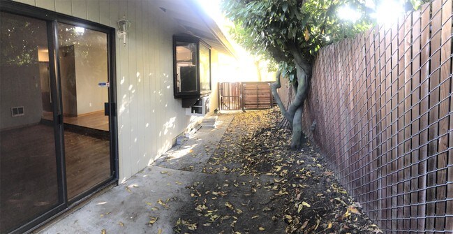 Building Photo - 405 SE 88th Ave