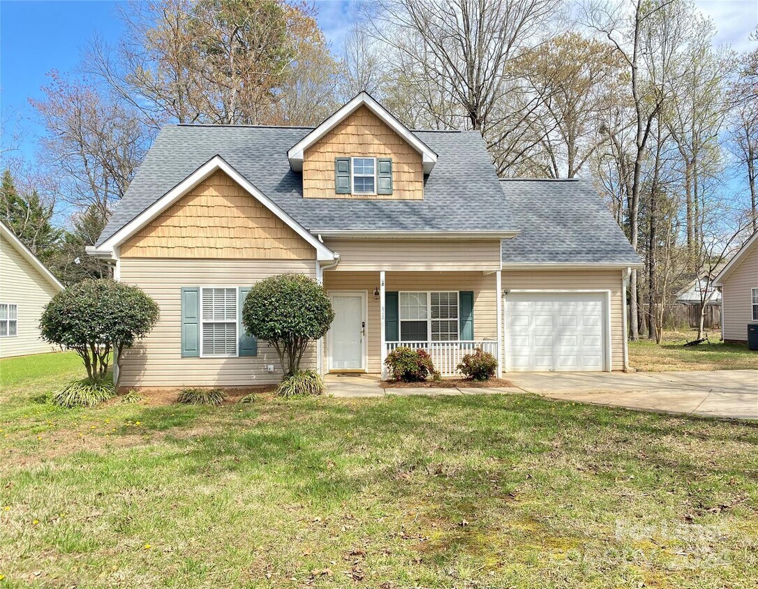 Foto principal - 6720 1st Ave
