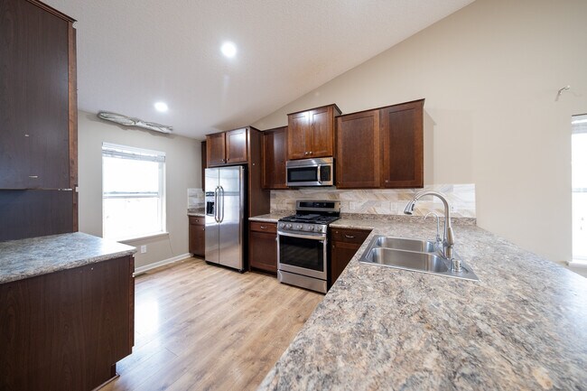 Foto del edificio - 15222 Emory Ave