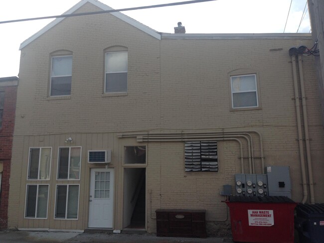 Building Photo - 316 Main St