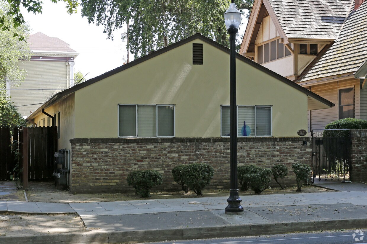 Building Photo - 2723 H St