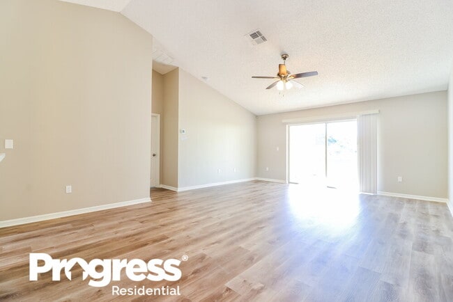 Building Photo - 5601 Brookdale Way