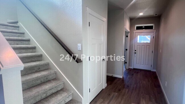 Foto del edificio - New Construction! 4 BD 2.5 BA Home + Bonus...