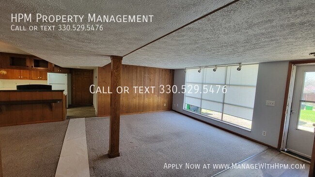 Building Photo - Nice Open Layout 2 Bedroom Duplex