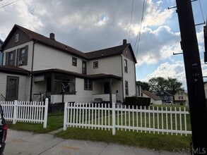 Building Photo - R130 Strayer St