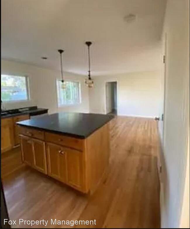 Building Photo - 5 br, 2.5 bath House - 310 S. 41st Street