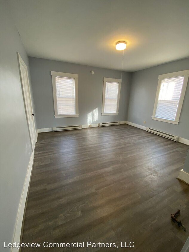 Foto principal - 202-204 Douglas St