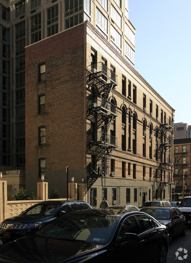 Foto del edificio - 129 East 97 Street