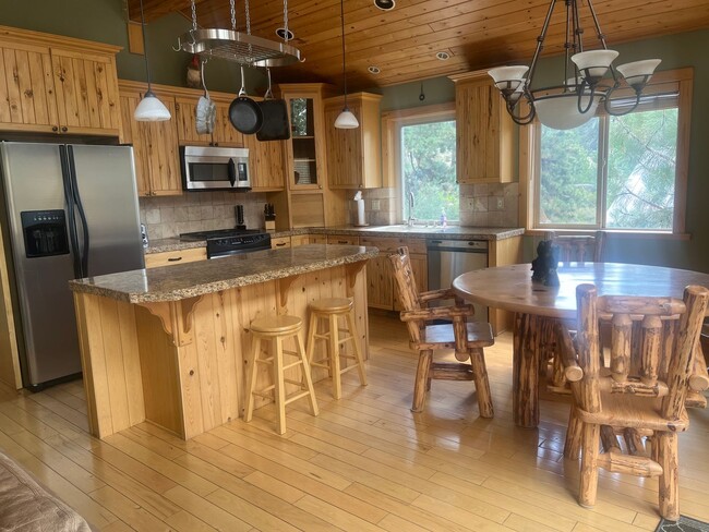 Foto del edificio - Truckee long term rental, furnished, above...