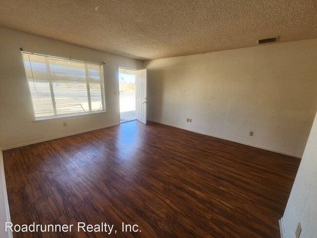 Building Photo - 2 br, 1 bath House - 5519 Abronia
