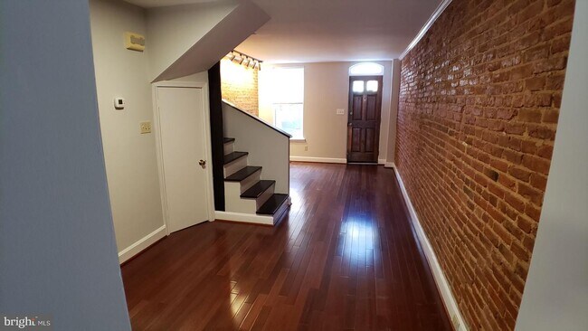 Building Photo - 2119 Moyer St