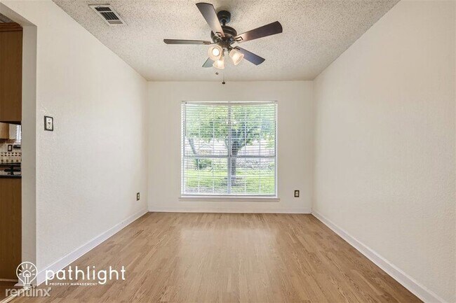 Foto del edificio - 4 br, 2 bath House - 5421 Crater Lake Driv...