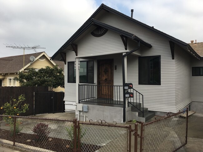 Building Photo - 1990 Ocean View Blvd