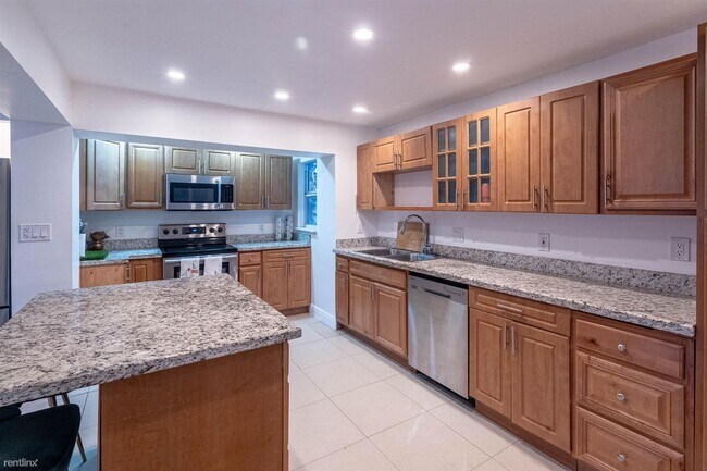 Foto del edificio - 3 br, 2 bath House - 940 NE 10th Terrace