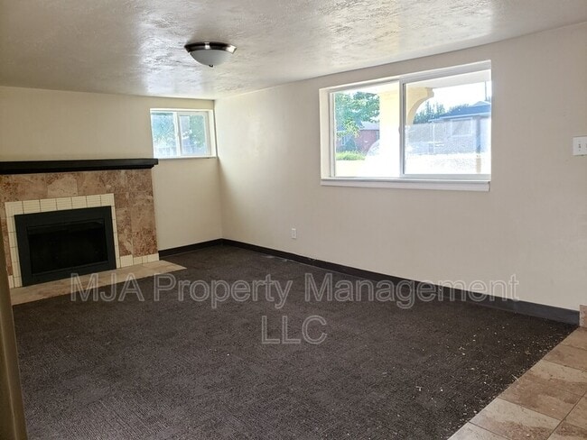 Building Photo - 1458 N 300 W