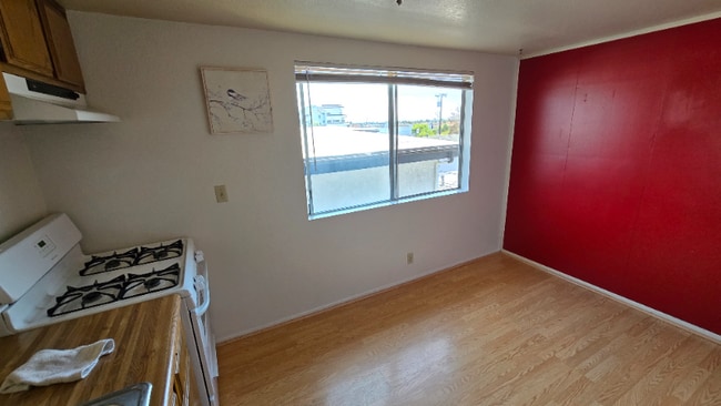 Foto del edificio - 4446 W 136th St