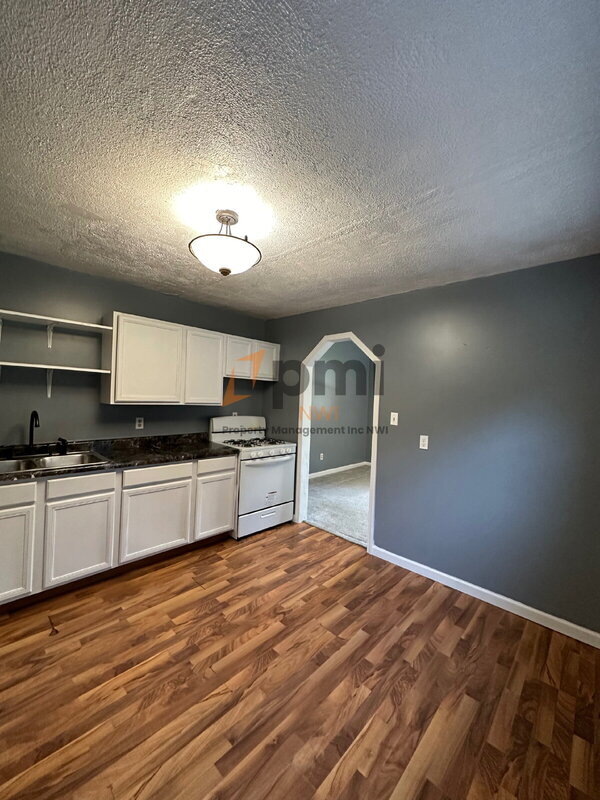 Building Photo - 3464 Iowa St