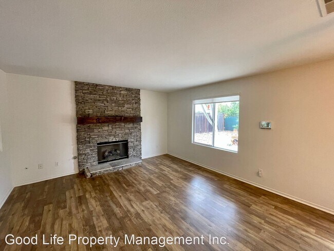 Building Photo - 4 br, 2.5 bath House - 1292 Cottonwood Drive