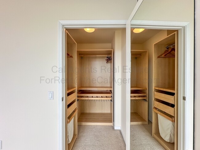 Building Photo - 1 Lakeside Dr