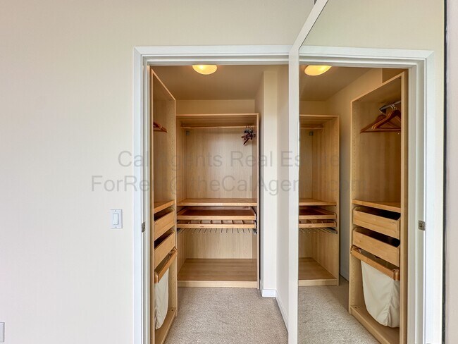 Foto del edificio - 1 Lakeside Dr