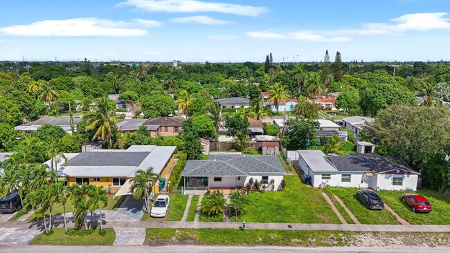 Foto del edificio - 551 NW 107th St
