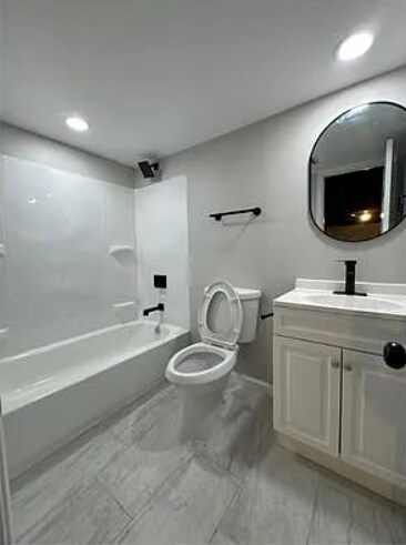 Foto del edificio - 4 Bedroom 2 Bathroom Rehabbed