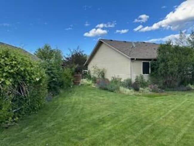 Building Photo - 780 Serenity Ln