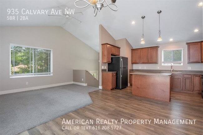 Foto del edificio - 935 Calvary Ave NW