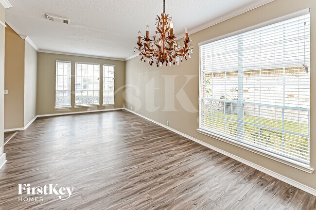 Foto del edificio - 18810 Summer Anne Dr