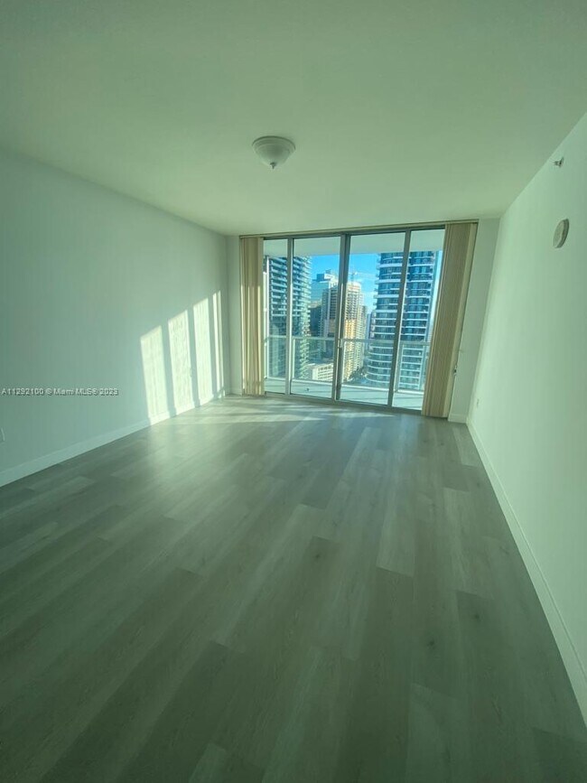 Foto del edificio - 79 SW 12th St
