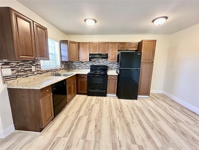 Foto del edificio - 5420 NE 22nd Terrace