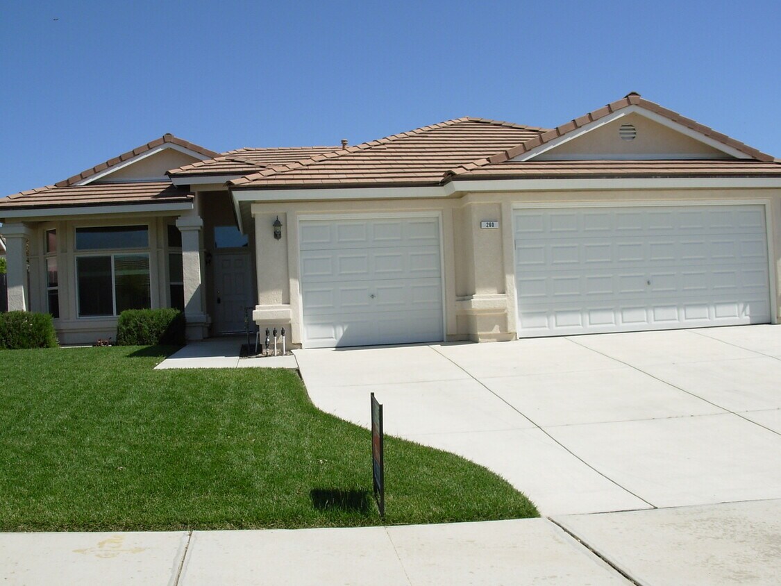 Spacious and Clean Four Bedroom, Two Bath... - Spacious and Clean  Four Bedroom, Two Bath...