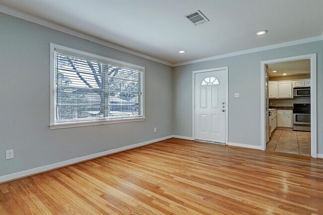 Building Photo - 5314 De Lange Ln