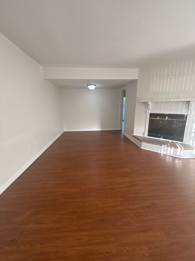 Building Photo - Spacious & Convenient on Myrtlewood!