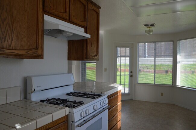 Building Photo - Beautiful 3 Bed/2 Bath Home for Rent in No...