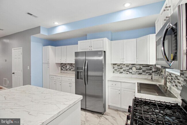 Foto del edificio - 2571 W Fayette St