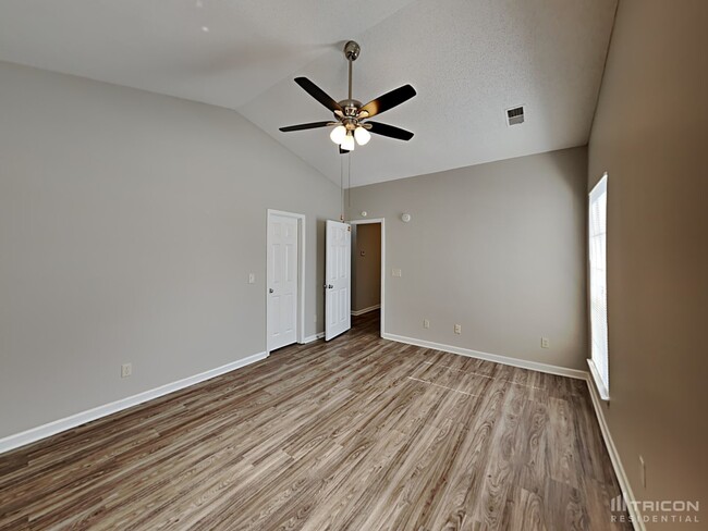 Building Photo - 101 Royal Crest Dr