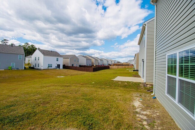 Foto del edificio - Spacious 4 Bedroom, 2.5 Bath Home in Bowden Village - Just Reduced! Don't miss it!