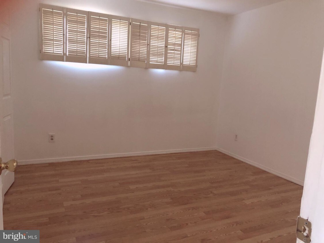 Foto principal - 7407 Hogarth St