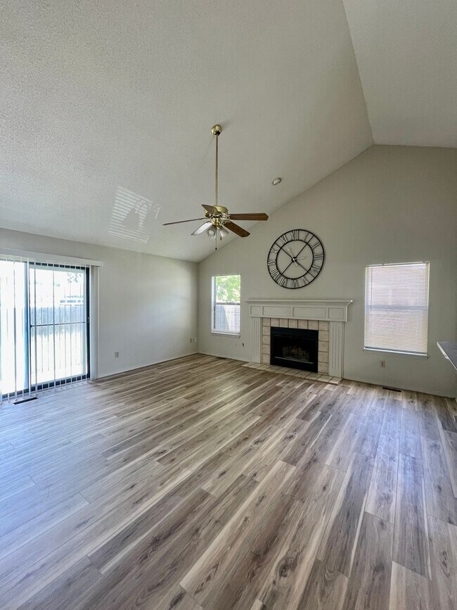 Foto del edificio - 3 bedroom in Andover! Mowing included!