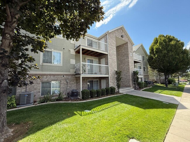 Foto del edificio - Spacious 3-Bedroom Condo in Orem!