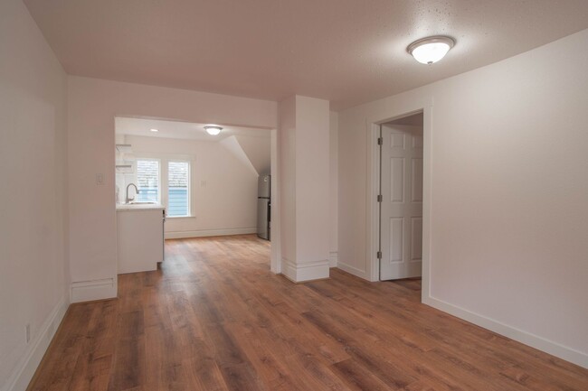 Foto del edificio - 368 E 7th Ave