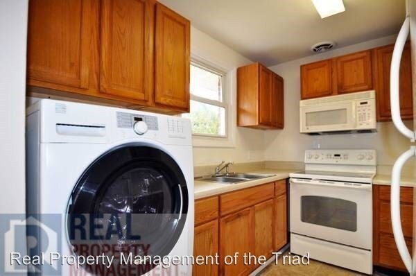 Building Photo - 3 br, 1 bath House - 2300 Willow Rd.